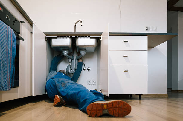 Professional Emergency Plumber technician working in Forestville, CA